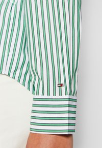 Tommy Hilfiger Blusa - green
