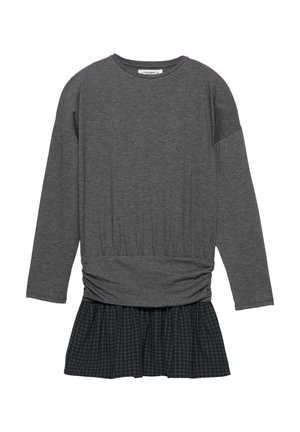 Harmaa, pitkähihaisen pusero, jossa on vyötäröltä kerätty kangas, yhdistetty mustan ja vihreän ruudullisen hameen kanssa. Pehmeä kangas ja rento istuvuus.