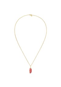 Gul kæderekke med en pink fjerpendant, dekoreret med små ædelsten, med et delikat kabel-link design og lobserklips.