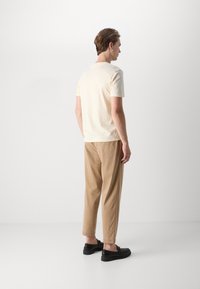 HUGO DULIVIO - Potiskana majica - light beige