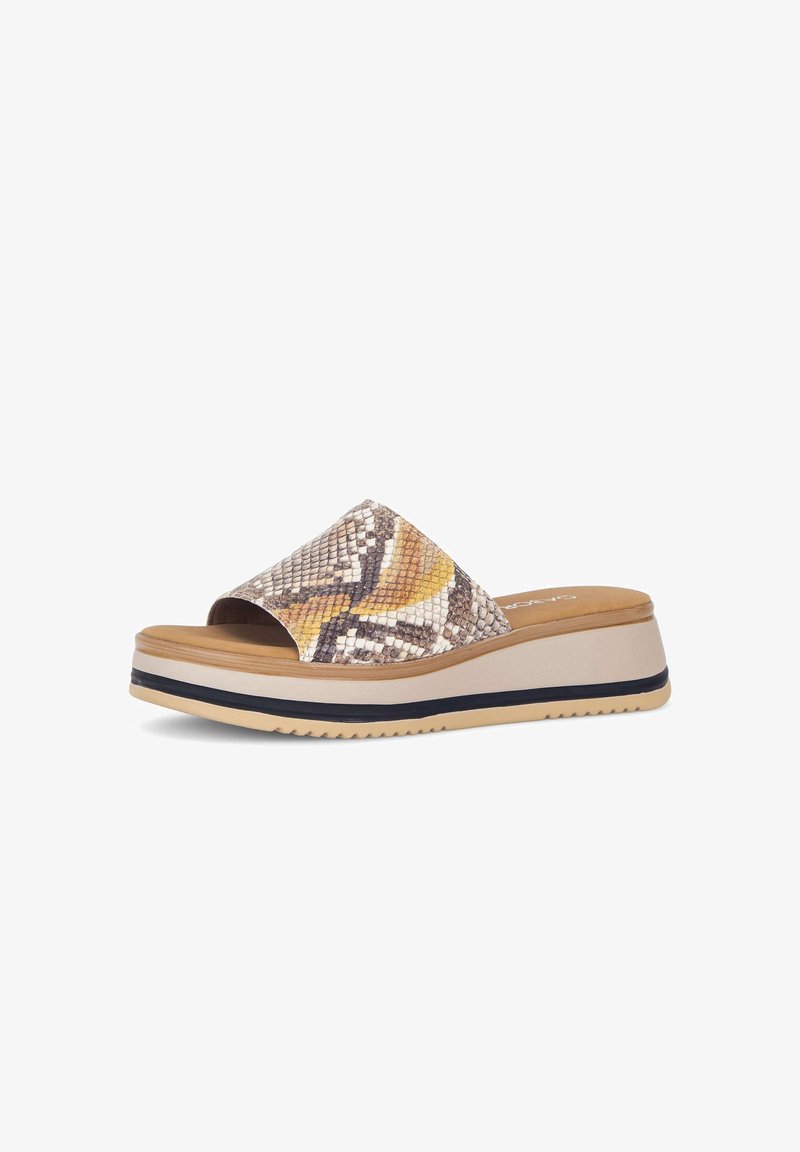 Sandale plateforme à enfiler avec semelle beige, fauve et noire, et bande supérieure texturée à motif de peau de serpent.