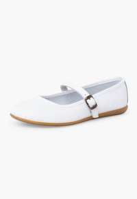 Chaussure plate Mary Jane blanche avec bride à boucle marron et semelle marron clair, vue de côté sur fond blanc.