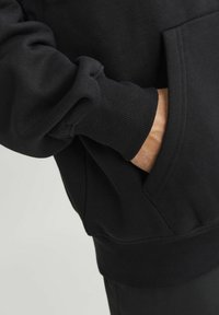 Jack & Jones JORVIBE HOOD - Bluză de molton - black