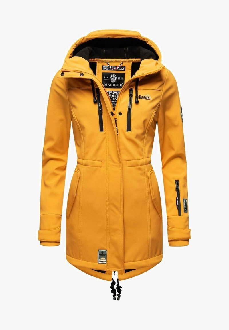 Veste softshell à capuche jaune pour femmes, avec fermetures éclair noires, poignets ajustables et poches avant, arborant les logos de la marque sur la poitrine et la manche.
