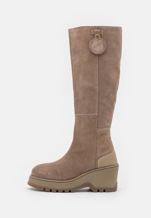 Platform boots - camel