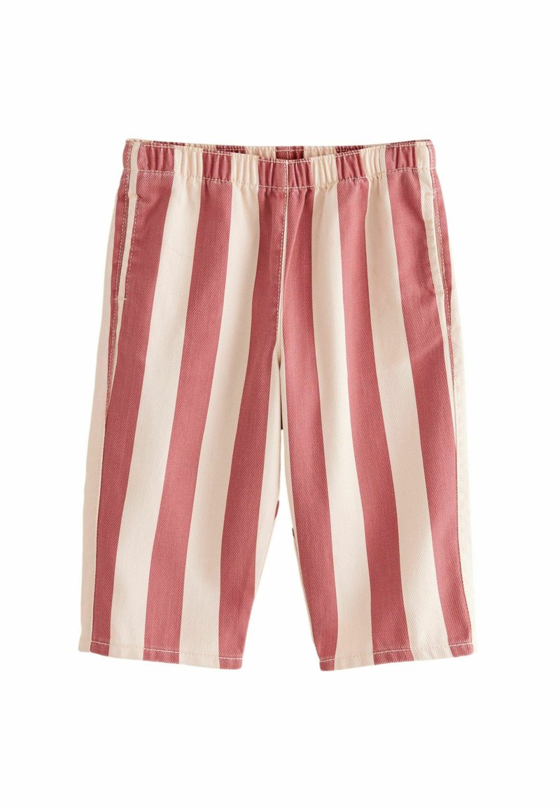 Shorts rayés rouge et crème, fabriqués en tissu léger. Dotés d'une taille élastique et de jambes droites.