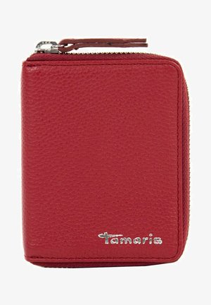 Rote Lederbrieftasche mit strukturierter Oberfläche, mit Reißverschluss und silbernem Logo-Akzent. Kompakte quadratische Form für einfache Handhabung und Aufbewahrung.