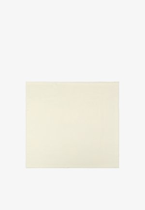 Rechteckiges, cremefarbenes Stoffstück mit glatter Textur, gleichmäßig auf einem weißen Hintergrund verteilt, ohne Muster oder zusätzliche Objekte.