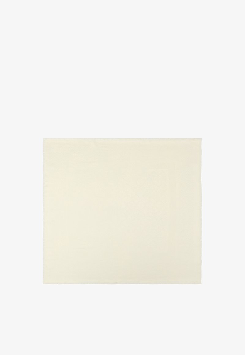 Pièce de tissu rectangulaire de couleur crème avec une texture lisse, étalée uniformément sur un fond blanc, sans motifs ni objets supplémentaires.