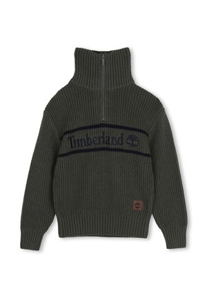 Pull en tricot côtelé vert foncé avec un col zippé haut, logo Timberland sur la poitrine et un petit patch logo à l'ourlet.