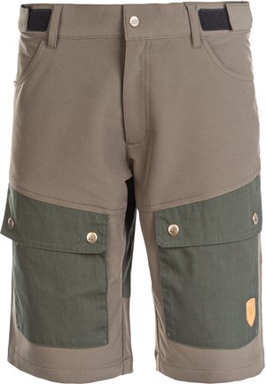 Khaki shorts met donkere groene zakken, gemaakt van een stoffenmix, met twee voorkeuzen en drukknoopsluitingen. Voorzien van een klein logo-opdruk aan de linkerkant.