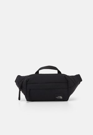 Czarna saszetka na pas z zamkiem, uchwytem do przenoszenia i regulowanym paskiem, z logo The North Face na przednim dolnym prawym rogu.