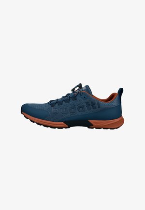Blaue Sportschuhe mit strukturiertem Mesh-Obermaterial, orangefarbenen Akzenten, schnürlosem Design und schwarzer Außensohle mit robustem Profil.