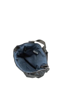 Borsa in tessuto nera con interno blu scuro, chiusura con zip e una sola maniglia. L'interno presenta una piccola tasca con zip e una consistenza liscia.