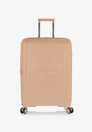 Rosabeige Hartschalenkoffer mit geripptem Design, ausziehbarem Griff und vier Rollen für Mobilität. Reißverschlussverschluss auf der Vorderseite.