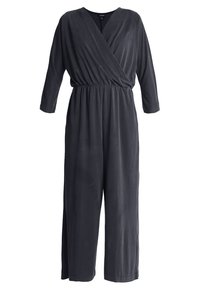 Jumpsuit gris foncé en tissu doux et fluide. Il présente un devant croisé, des manches trois-quarts et une taille élastique pour un ajustement décontracté.