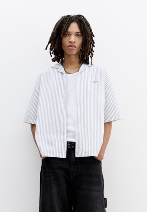 PULL&BEAR SHORT SLEEVE STRIPED - Košeľa - white
