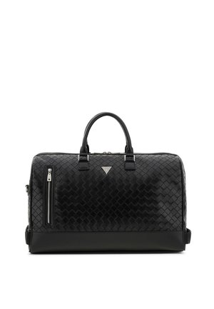 Sac de voyage en cuir tressé noir avec deux poignées, poche zippée verticale à l'avant et une petite plaque triangulaire avec logo au centre.