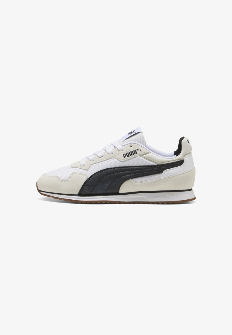 Sneakers z białą siateczką na górze, czarnymi skórzanymi akcentami i gumową podeszwą. Zawierają logo po boku oraz teksturowane elementy wzornicze.