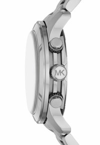Reloj de acero inoxidable plateado con caja redonda, esfera blanca y dos pulsadores. Presenta un acabado pulido y un logo grabado en la corona.