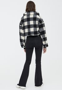 PULL&BEAR Chaqueta de invierno - black