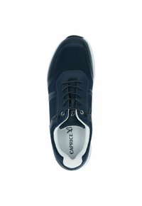 Marineblaues Sneaker mit Mesh-Gewebe, Gummisohle und tonalen Schnürsenkeln. Verfügt über eine geformte Zehenkappe und eine Textilauskleidung mit Logodetail auf der Innensohle.