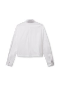 Camicia bianca a maniche lunghe, taglio corto, tessuto morbido, colletto classico, polsini abbottonati, design semplice, vista posteriore che mostra l'orlo e la struttura.