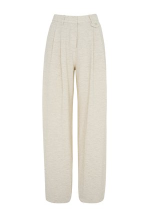 Beżowe spodnie z szerokimi nogawkami, wysokim stanem, plisami, pętlą na pasek z tkaniny i przednią patką po prawej stronie.