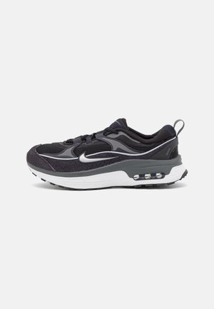 Nike Sportswear W AIR MAX BLISS - Edzőcipő - black/silver/oil grey/iron grey/summit white