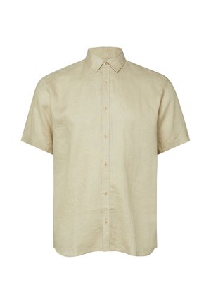 Beżowa koszula z krótkim rękawem, zapinana na guziki, z ostrym kołnierzykiem, wykonana z lekkiego materiału, przedstawiona na białym tle.