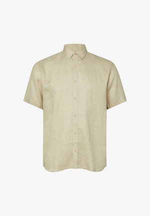 Beżowa koszula z krótkim rękawem, zapinana na guziki, z ostrym kołnierzykiem, wykonana z lekkiego materiału, przedstawiona na białym tle.