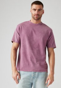 Levi's® RED TAB™ VINTAGE TEE - T-shirts basic - purple gumdrop
