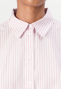 TOM TAILOR BLOUSE SHIRT - Užsagstoma palaidinė - mid pink/white