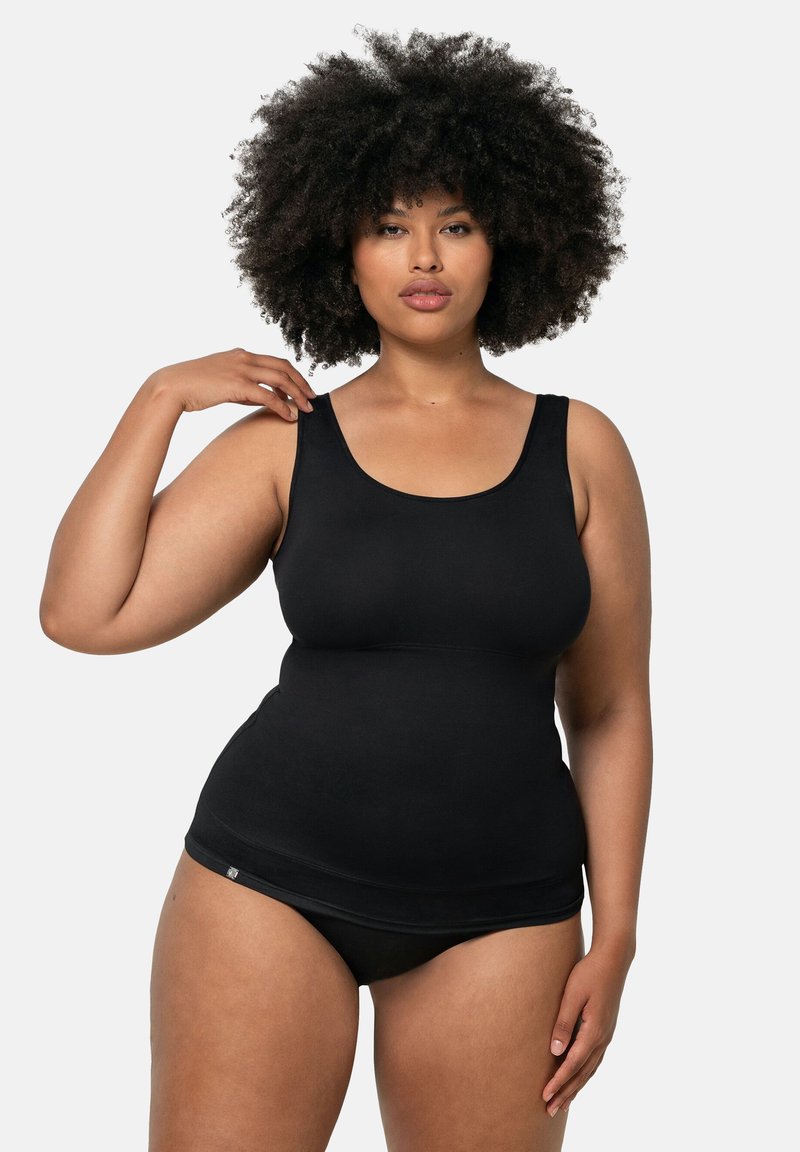 Top senza maniche nero con scollatura rotonda e spalline spesse, realizzato in tessuto morbido. Abbinato a biancheria intima nera. Design semplice e aderente.