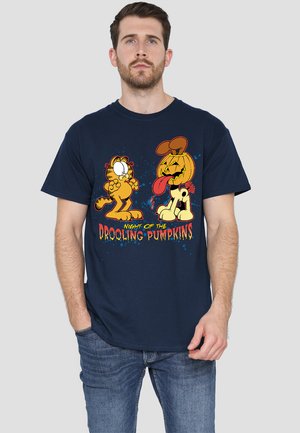 Dunkelblaues Baumwoll-T-Shirt mit einem Cartoon-Design von Garfield und einem Kürbissymbol, mit dem Text "NACHT DER SABBERNDEN KürBISSE".