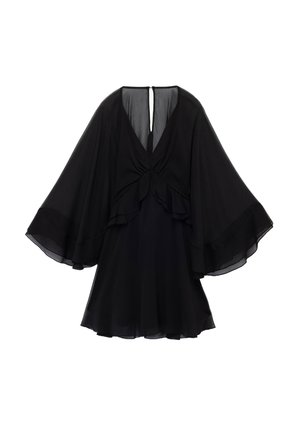 Vestido de chiffon negro con mangas amplias y fluidas y escote en V. Presenta volantes en capas en la parte delantera y un cierre en la espalda abierta.