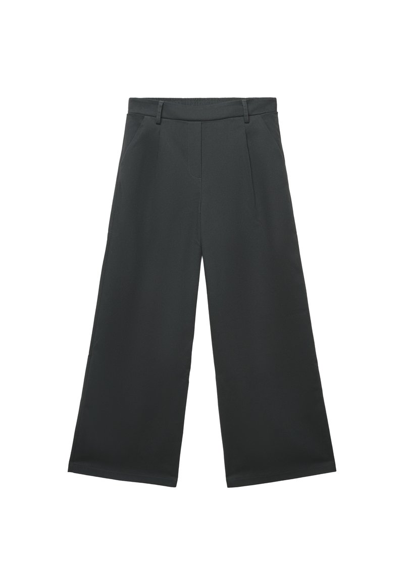 Czarne szerokie spodnie wykonane z gładkiego materiału. Charakteryzują się wysokim stanem, plisami z przodu oraz skośnymi bocznymi kieszeniami dla wygody.