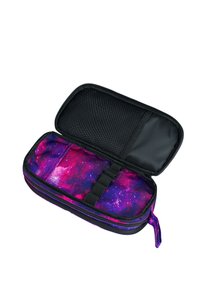 Astuccio con cerniera con un design a galassia viola e rosa, fodera nera e elastici per l'organizzazione interna. Materiale resistente.