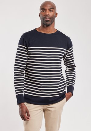 Marine langærmet stribet skjorte med hvide vandrette striber; rund halsdesign; blødt stof med jævn tekstur.