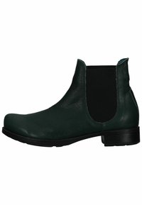 Botín de piel verde con paneles laterales elásticos y punta redonda. Cuenta con un bajo tacón negro y un exterior texturizado para un detalle adicional.