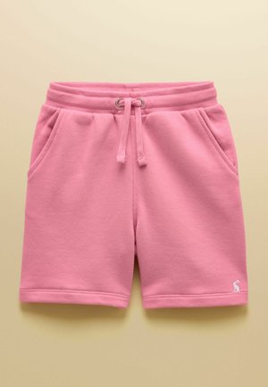 Rosa Fleece-Shorts mit geripptem Kordelzugbund, Seitentaschen und kleinem weißen Sticklogo am linken Bein vor beigem Hintergrund.