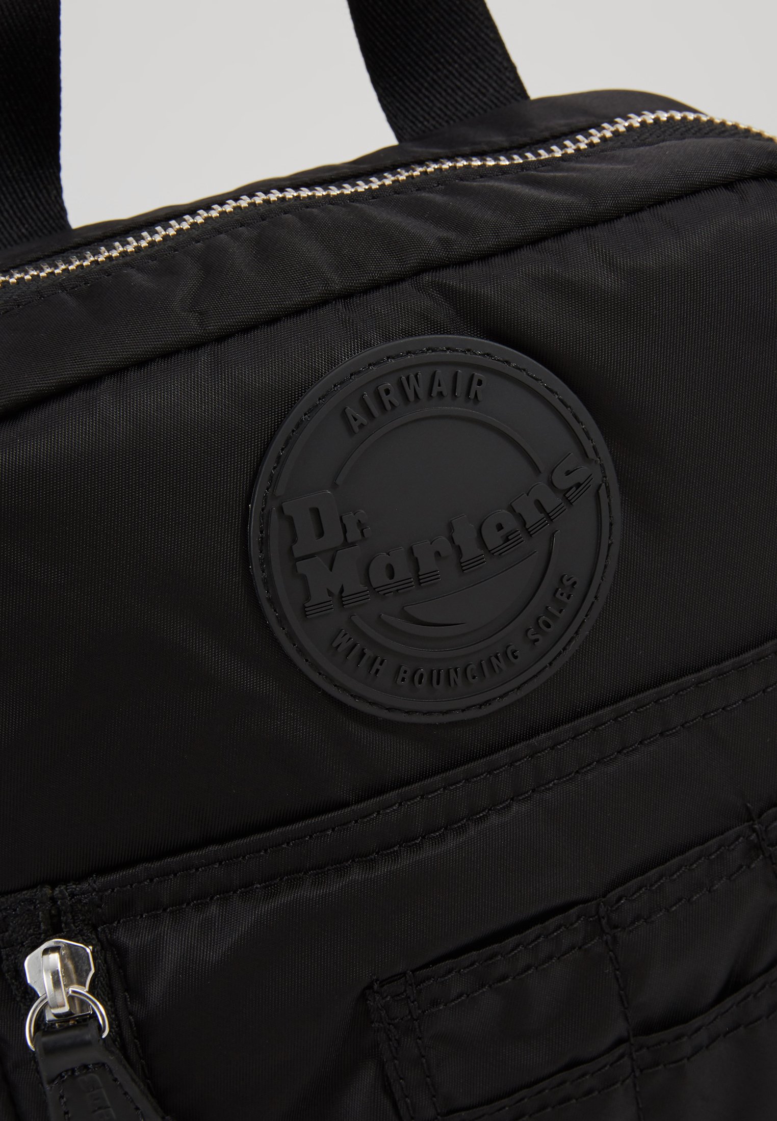 Dr. Martens SUPER MINI BAG Skulderveske blacksvart Dr. Martens SUPER MINI BAG Skulderveske blacksvart
