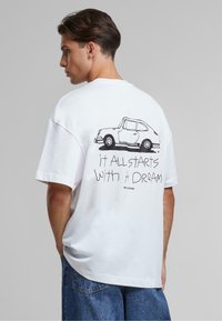Another Cotton Lab IT ALL STARTS WITH A DREAM OVERSIZE UNISEX - T-shirts print - white