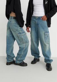YOURTURN UNISEX - Calças de ganga largas - blue denim