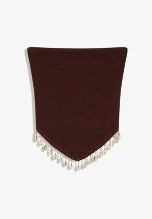 Écharpe tricotée brun foncé avec une extrémité pointue, décorée de petites perles beige en forme de coquillage suspendues le long du bord inférieur.