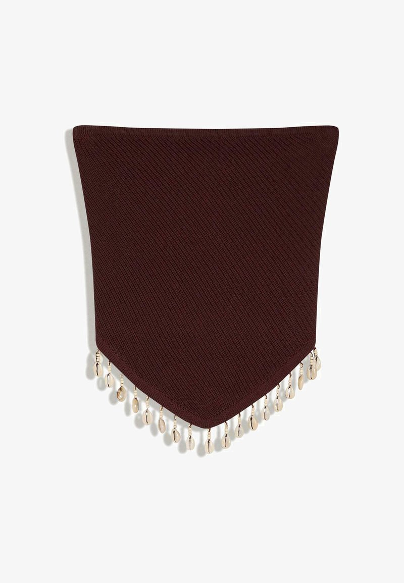 Écharpe tricotée brun foncé avec une extrémité pointue, décorée de petites perles beige en forme de coquillage suspendues le long du bord inférieur.