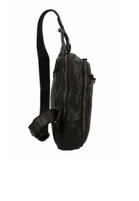 Borsa in pelle marrone con una texture liscia, profilo snodato, scomparti con zip e una tracolla regolabile per maggiore versatilità.