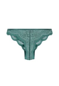Grüne Spitzen-Damenbikiniunterwäsche mit floralen Mustern und gewellten Kanten, flach auf einem weißen Hintergrund präsentiert.