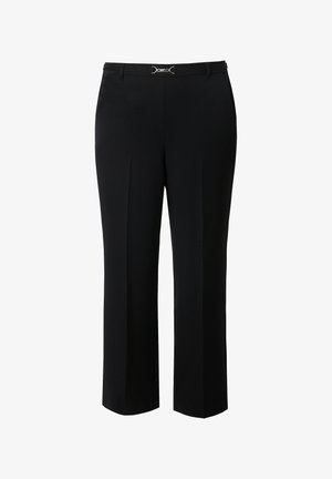 Pantaloni neri su misura con design a gamba dritta, caratterizzati da un dettaglio in metallo argentato in vita e pieghe frontali per un tocco in più.