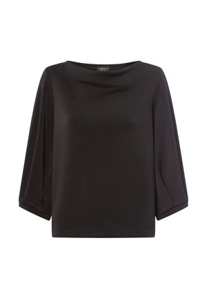 Haut noir, ample, avec un décolleté large et des manches trois-quarts. Fabriqué en tissu lisse avec une texture douce, arborant un ourlet droit.